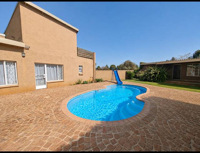 4 BEDROOM HOUSE FOR SALE IN HENLEY ON KLIP